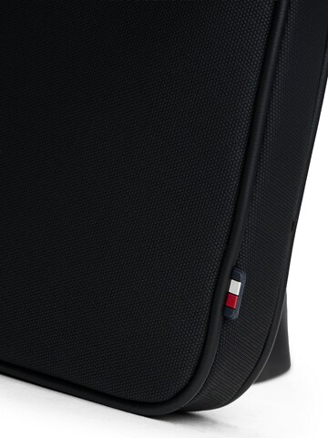 TOMMY HILFIGER Crossbody Bag in Black