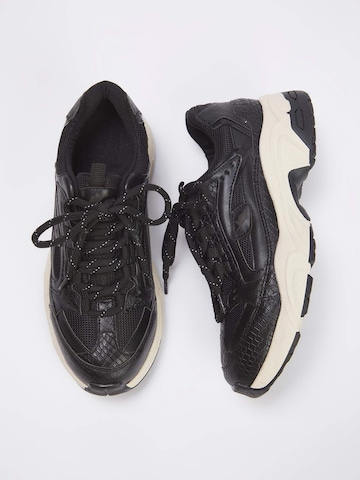 Trendyol Sneaker in Schwarz