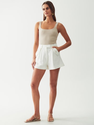 Regular Pantalon 'FAYE SHORTS' The Fated en blanc