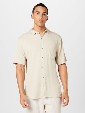 Cotton On - Ajuste confortable Camisa en beige: frente