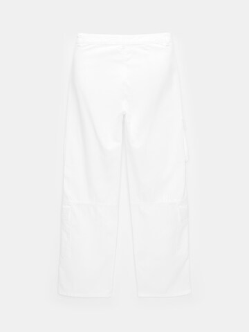 Loosefit Pantaloni eleganți de la Pull&Bear pe alb