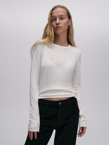 ABOUT YOU x Marie von Behrens Shirts i hvid: forside