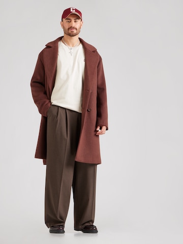 Tricou de la GCDS pe alb