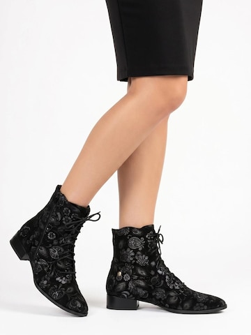 Maciejka Lace-up bootie in Black