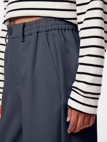 PIECES Loose fit Pleated Pants 'Camil' in Blue