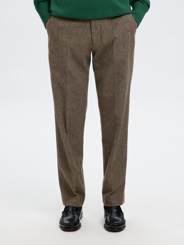 SELECTED Pleated Pants in Brown: front