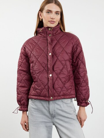 Trendyol Jacke in Rot: predná strana