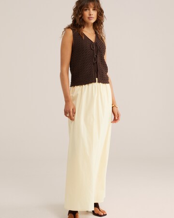 Fustă de la WE Fashion pe galben