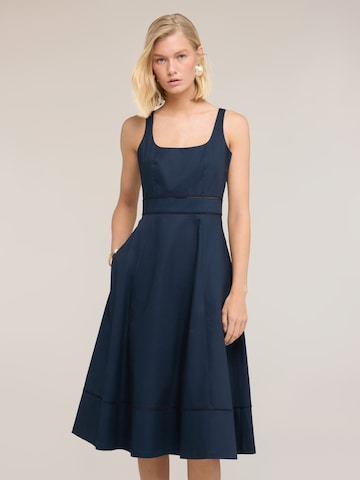 Robe MOTIVI en bleu : devant