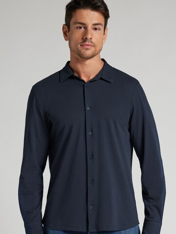 IUMAN Intimissimi Regular fit Button Up Shirt in Blue: front