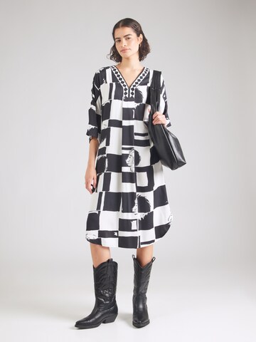 Abito di Emily Van Den Bergh in nero: frontale