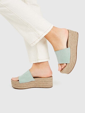 Pull&Bear Pantolette in Blau