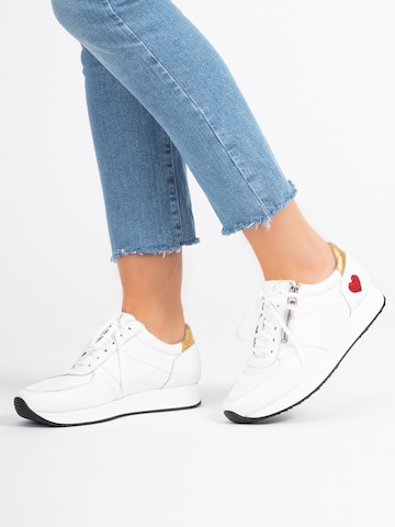 Sneaker bassa di VITAFORM in bianco: frontale