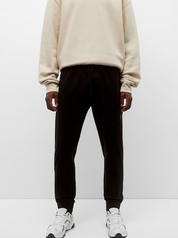 Pull&Bear Tapered Nadrág - fekete: elől