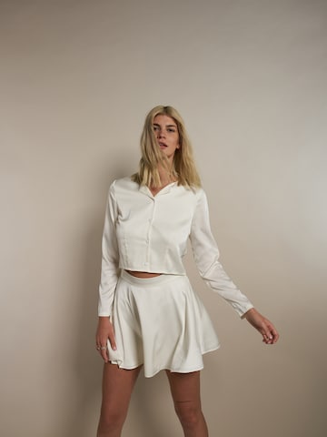 ABOUT YOU x Laura Giurcanu - Blusa 'Jamie' en blanco