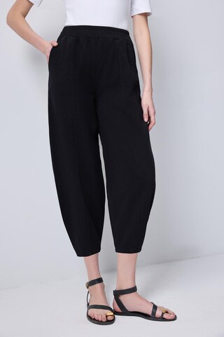 Touche Prive Tapered Broek in Zwart: voorkant