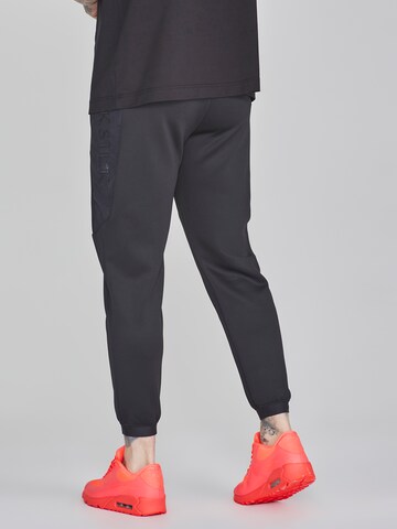 Effilé Pantalon cargo SikSilk en noir