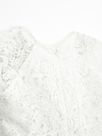 Rochie de la Cool Club pe alb