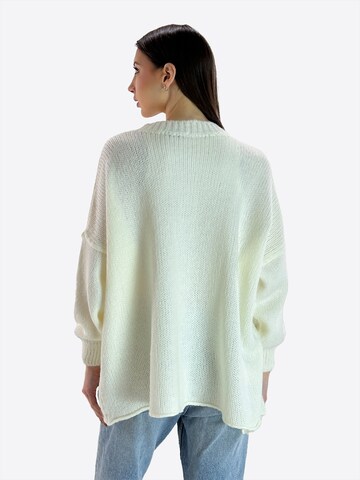 Elara Strickjacke in Weiß