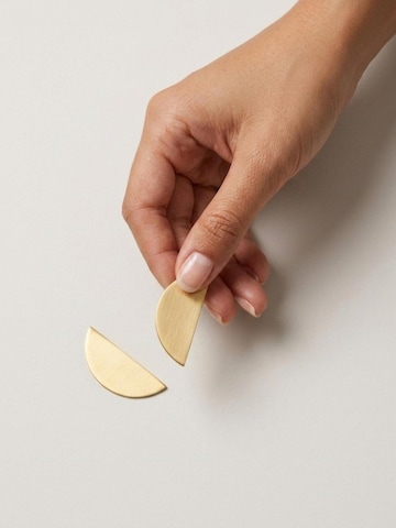 Orecchini 'SAGA Waterproof 18K Gold Plated Post Earring – Brushed Stainless Steel' di DNSK Copenhagen in oro