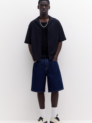 Pull&Bear Comfort fit Button Up Shirt in Black: front