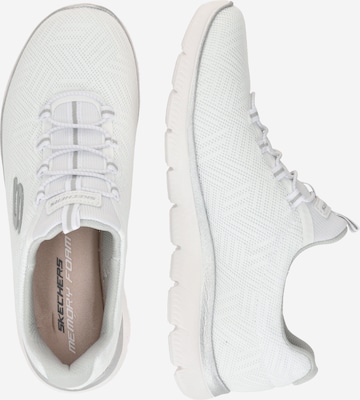 Baskets basses 'SUMMITS' SKECHERS en blanc