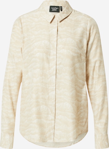 Another Label Blouse 'Dreiser' in Beige: voorkant