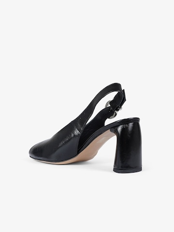 ANCAMY Sandals in Black