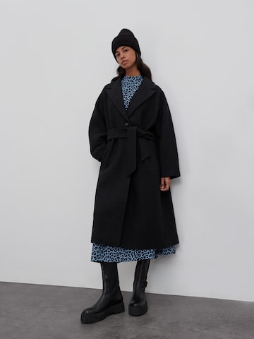 EDITED Between-seasons coat 'Juli' in Black: front