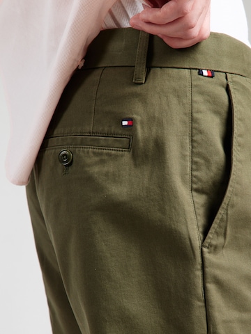 TOMMY HILFIGER Slimfit Chino kalhoty 'BROOKLYN 1985' – zelená