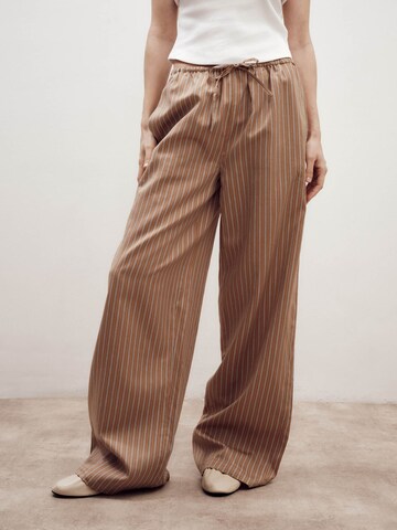 Loosefit Pantaloni 'Lia' di ABOUT YOU x Marie von Behrens in marrone: frontale