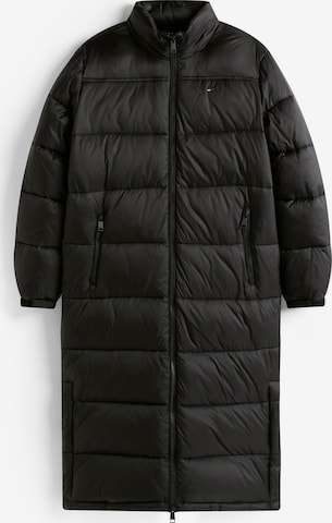 Tommy Jeans Winter coat in Black: front