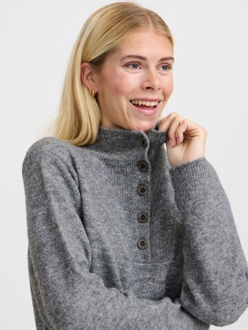 b.young Strickkleid in Grau