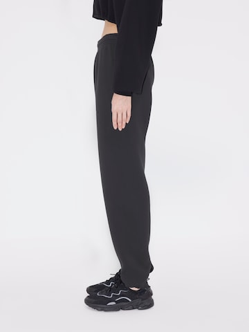 Tapered Pantaloni 'Ruby' de la LeGer by Lena Gercke pe gri