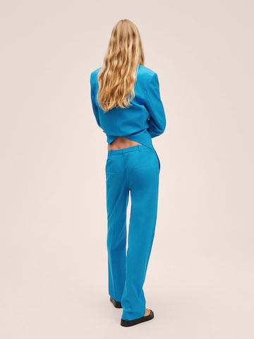Regular Pantalon à plis 'Adela' MANGO en bleu