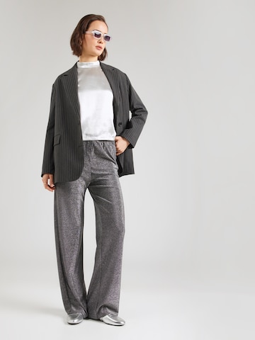 ABOUT YOU - Pierna ancha Pantalón 'Lucia' en plata