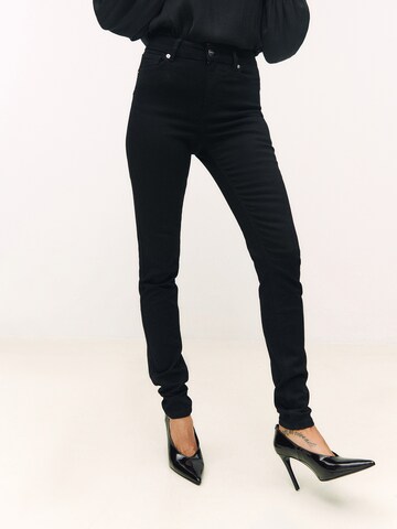 ÉVOIR by Alena Gerber Skinny Jeans in Zwart: voorkant