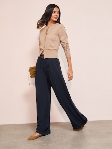 Wide leg Pantaloni con pieghe di Friends Like These in blu