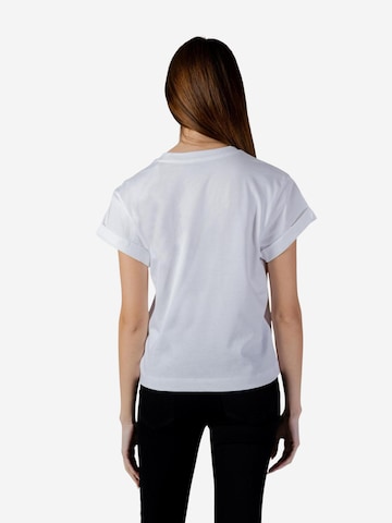 Maglietta 'SS CN LA STARS TEE W6RI30 I3Z14' di GUESS in bianco