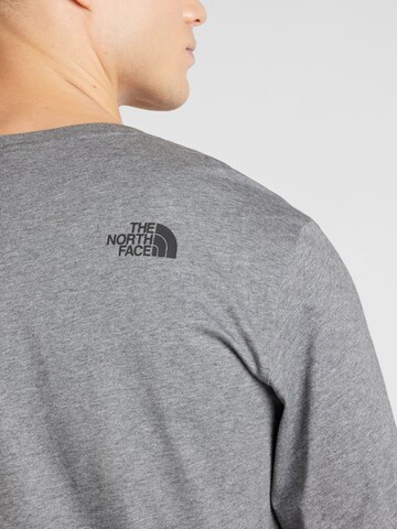 THE NORTH FACE - Camiseta en gris