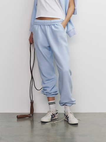 The Set Tapered Hose in Blau: Vorderseite