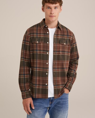 WE Fashion Regular fit Πουκάμισο σε καφέ: μπροστά