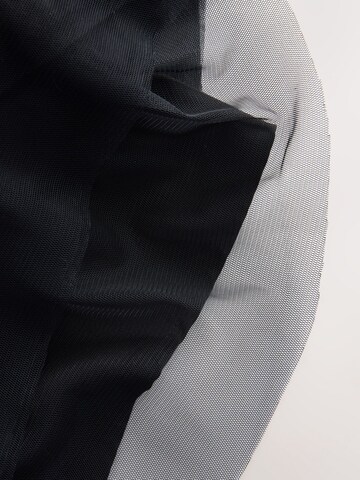 Rochie de la Next pe negru
