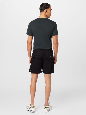 MOUTY Regular Shorts in Schwarz