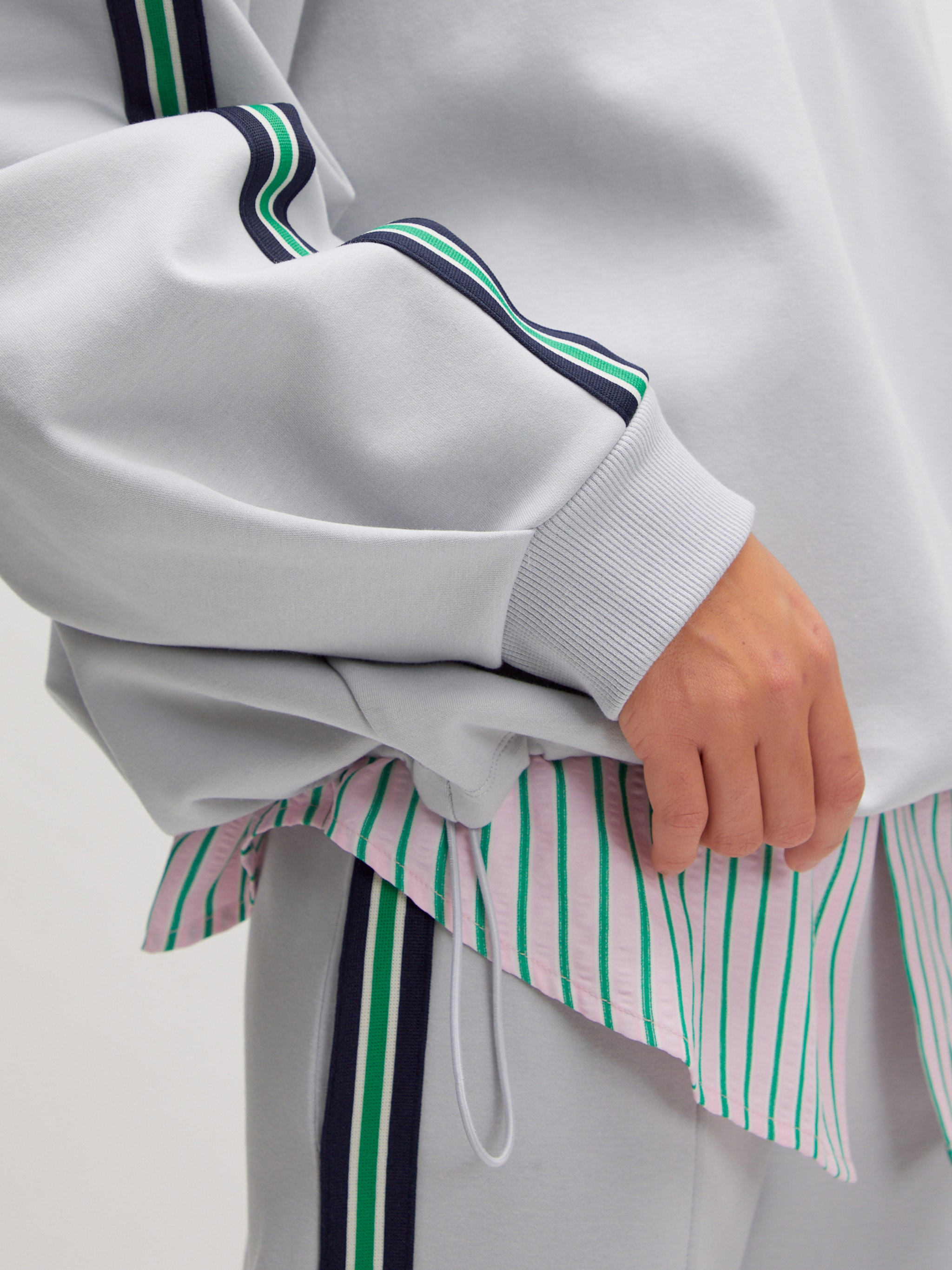 EDITED Sweatshirt 'Izzie' blå