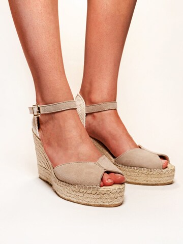 Alhamas Strap Sandals 'Alpargata Cuña' in Grey: front