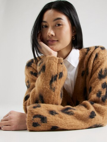 Monki Strickjacke in Braun