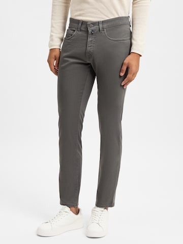 Jean ' Lyon ' PIERRE CARDIN en gris : devant