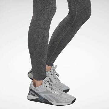 Skinny Pantaloni sport 'Lux' de la Reebok pe gri