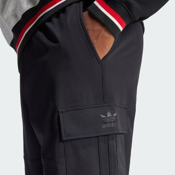 ADIDAS ORIGINALS Loosefit Cargobroek 'Quad' in Zwart